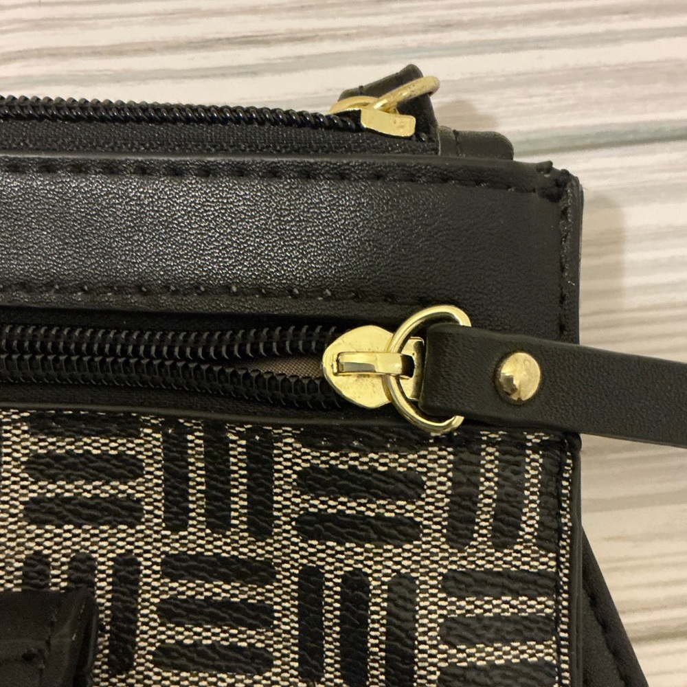 Anne Klein Black and Gray Patterned Woman’s Wristlet - Picture 6 of 10